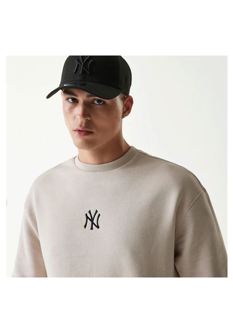 New Era Oversized New York Yankees MLB League Essential Midi Crewneck Sweatshirt Ecru Men NEW ERA | Sweatshirts | 60675773-